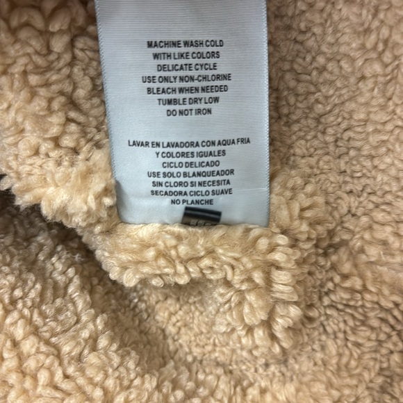 NWT Levi’s Ladies Faux Leather Trucker Jacket - Picture 7 of 10